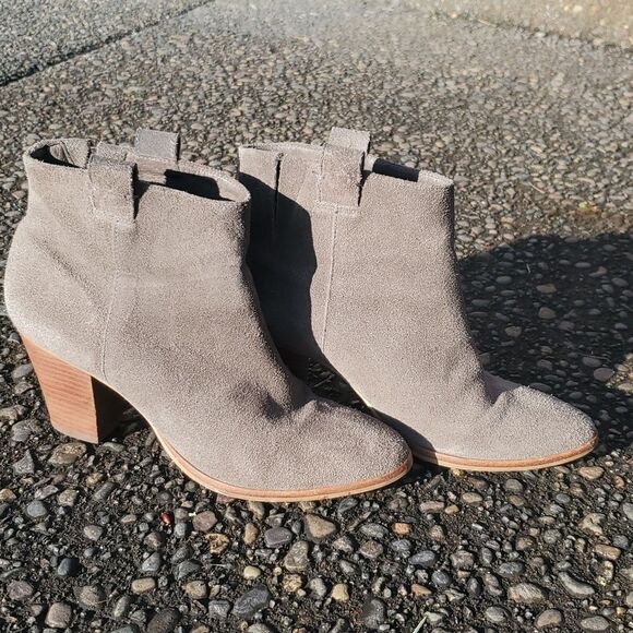 J CREW Booties, Suede Made in Brazil, Pre loved! Kahki Green, Size 6. - Picture 6 of 10